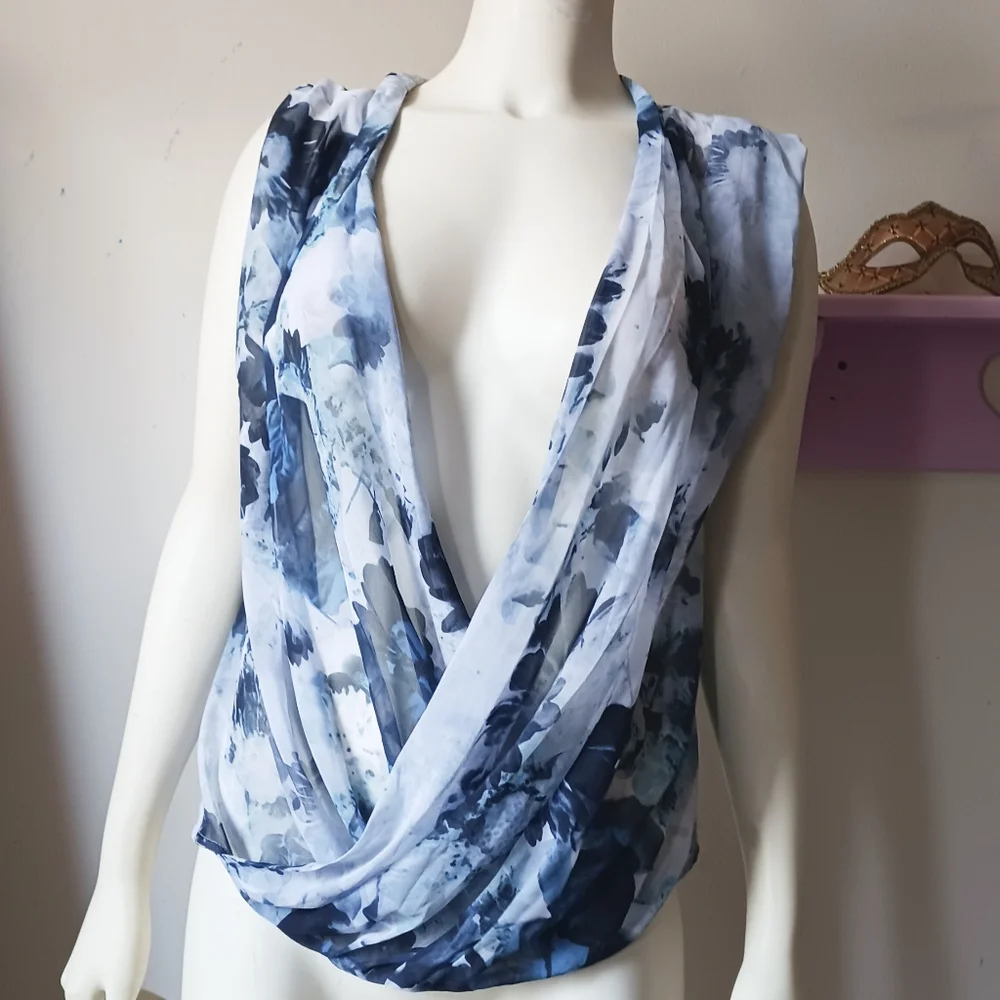 Sheer split top - Picture 6 of 6